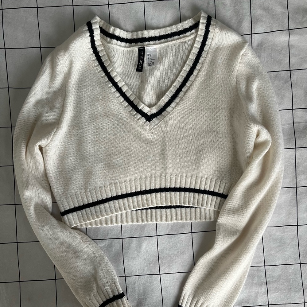 H&M Cropped White V-Neck Sweater with Black Stripe details. Size Medium